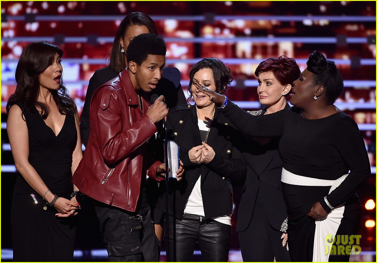 People's Choice Awards 2016 Stage Crasher Also Crashed Kris Jenner's