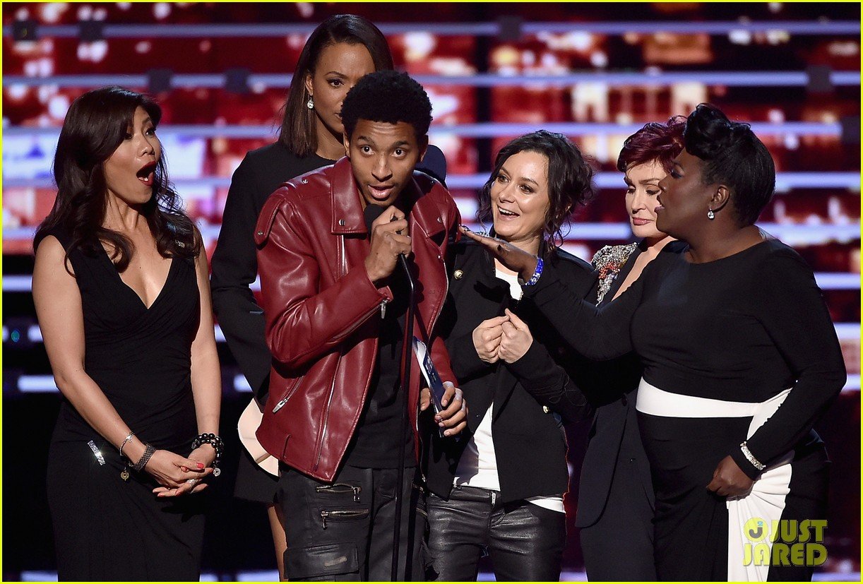 People's Choice Awards 2016 Stage Crasher Also Crashed Kris Jenner's