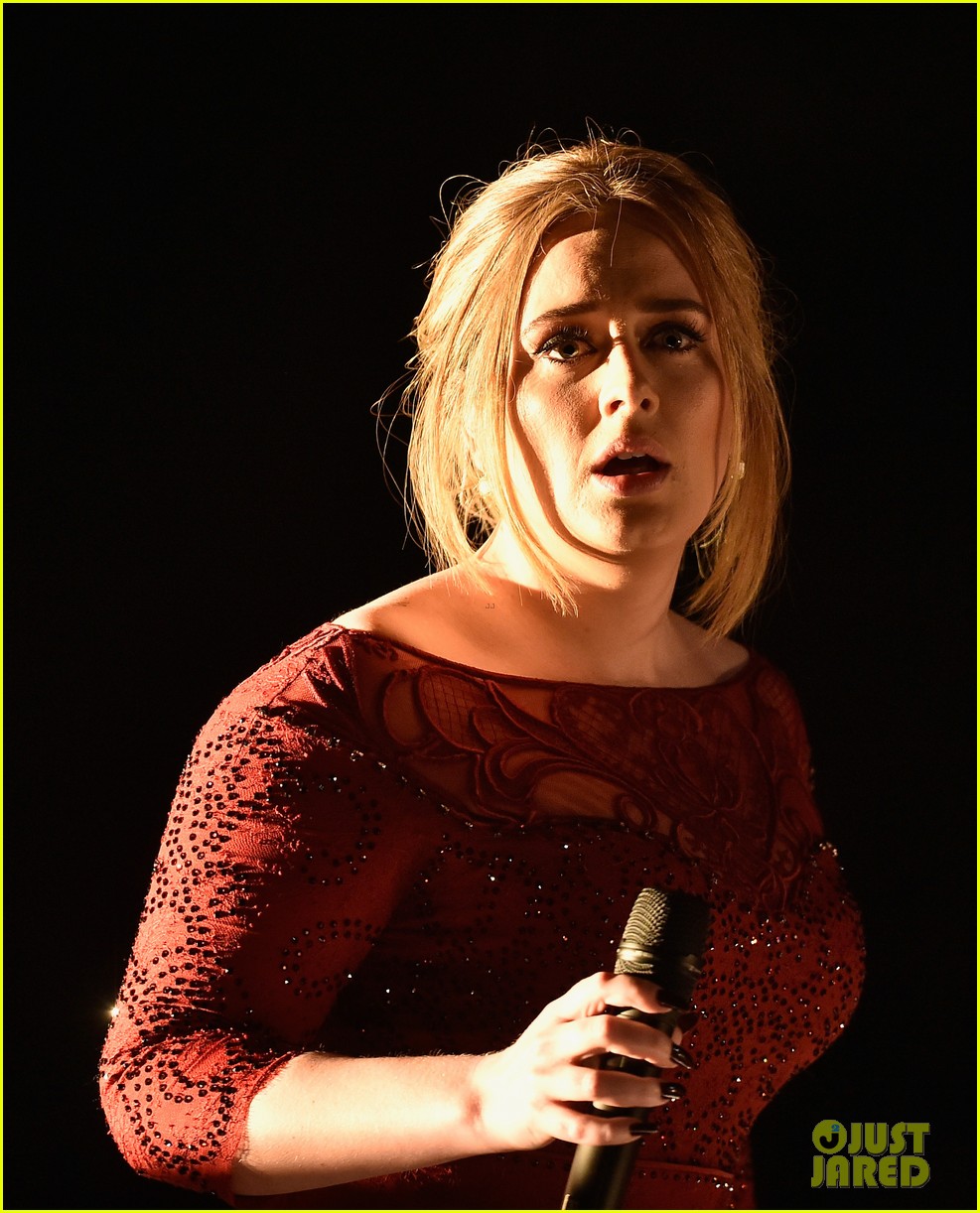 Adele's Sound Ruined During Grammys 2016 Performance, Twitter Reacts