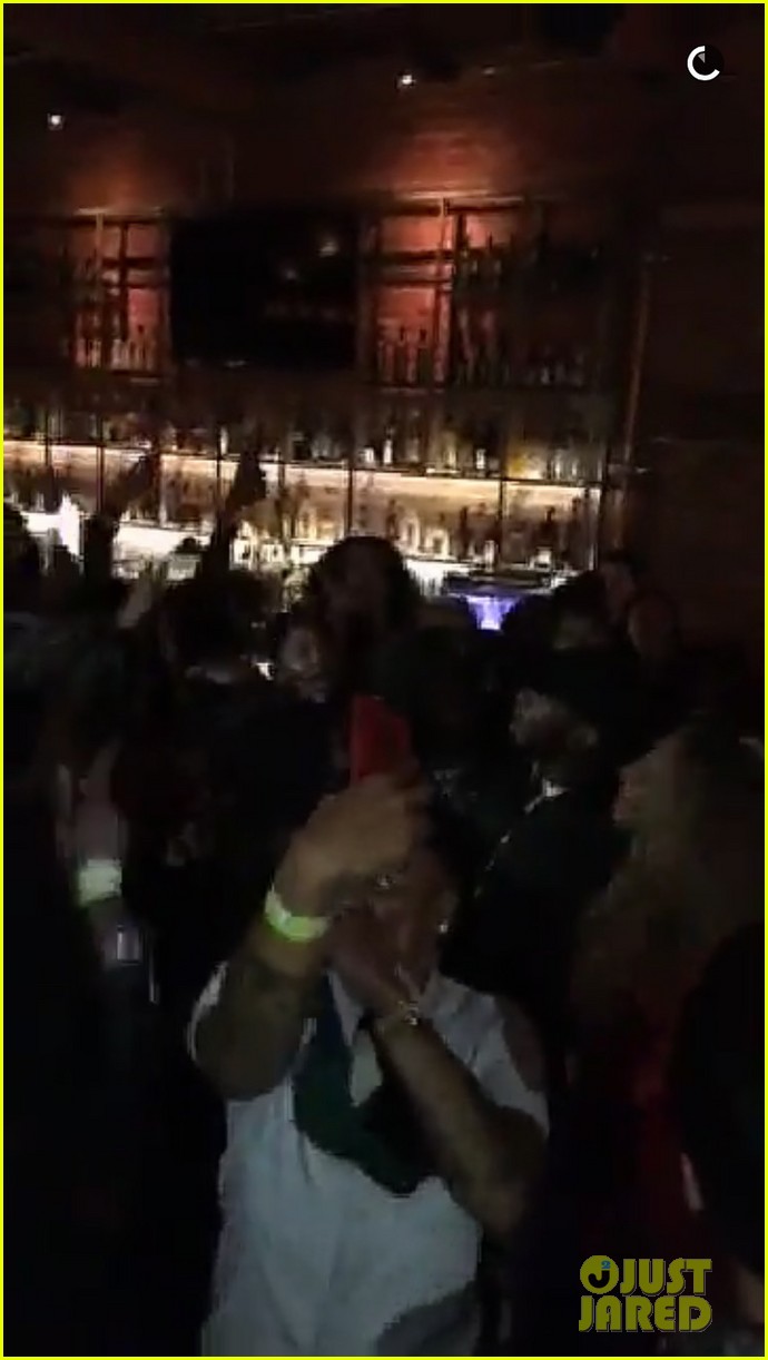 Beyonce Knowles Dances to 'Formation' at Super Bowl 2016 Party! Photo(00)