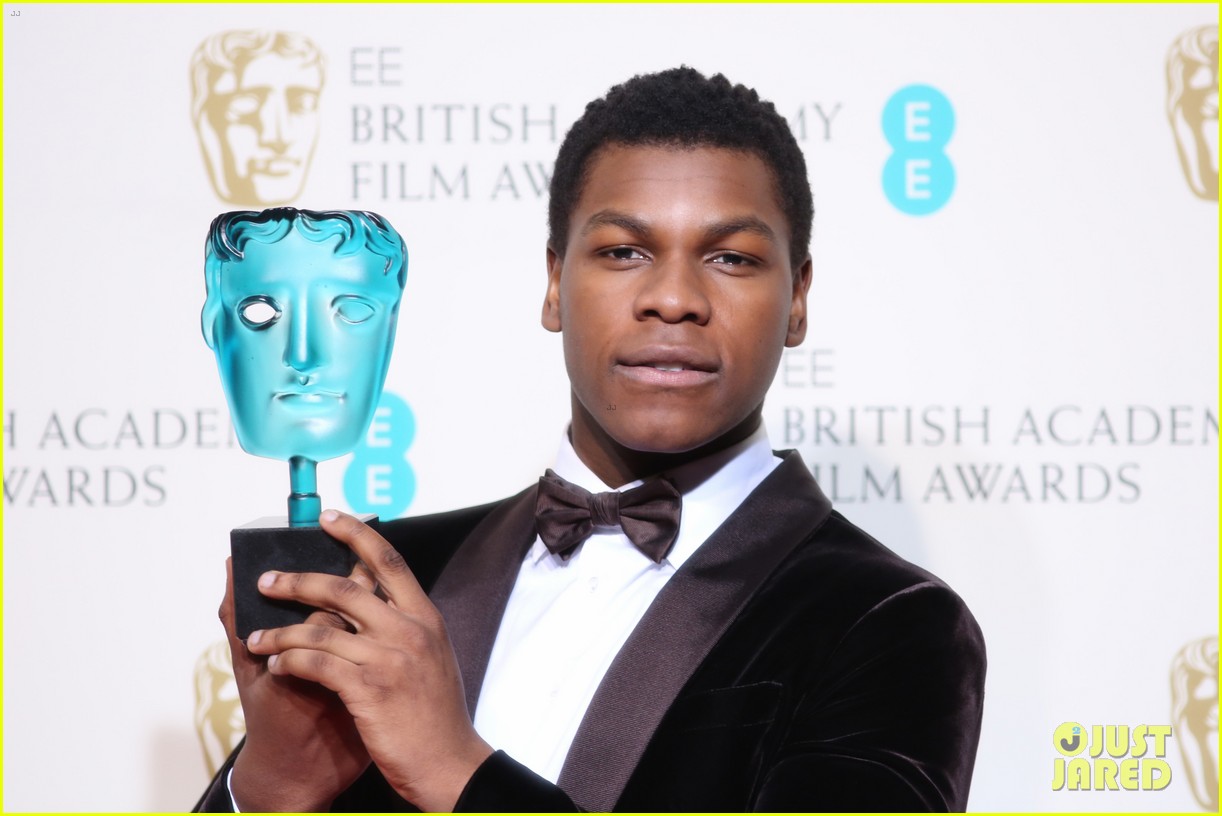 John Boyega Wins Rising Star Award at BAFTAs 2016! Photo 3578114(02)