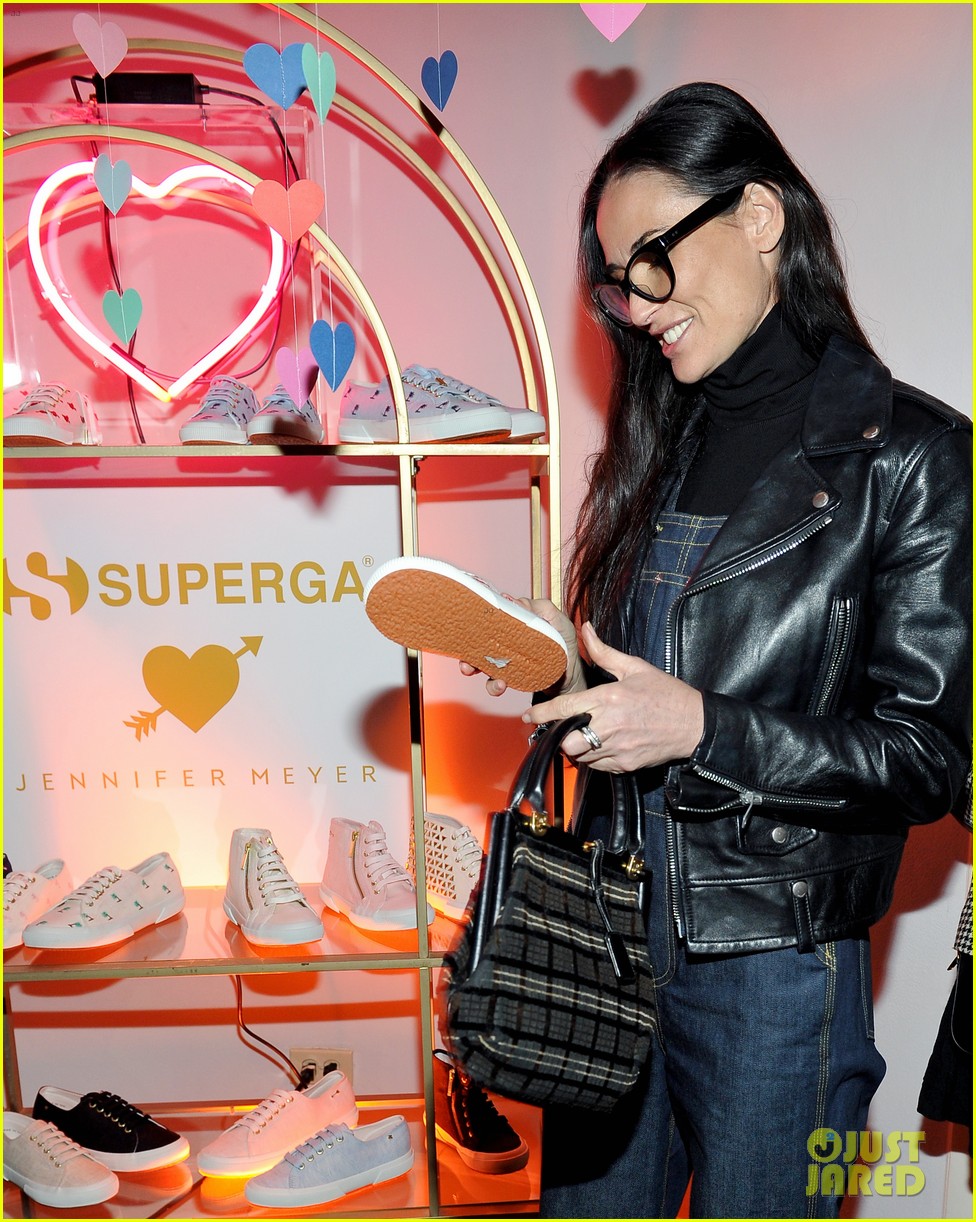 Photo: courteney cox kate hudson demi moore help jennifer meyer