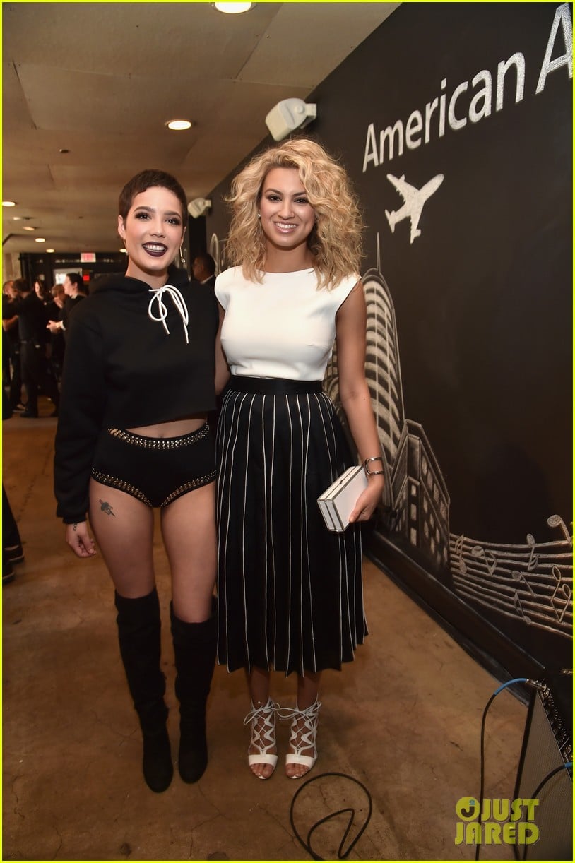 Demi Lovato & The Weeknd Perform at UMG's PreGrammys 2016 Party(00)