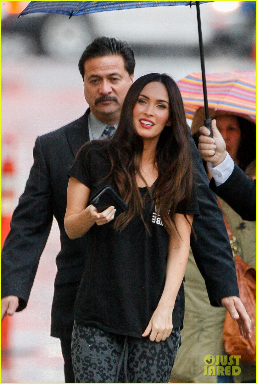 Photo: megan fox reads jimmy kimmel guillermos palms watch 03 | Photo