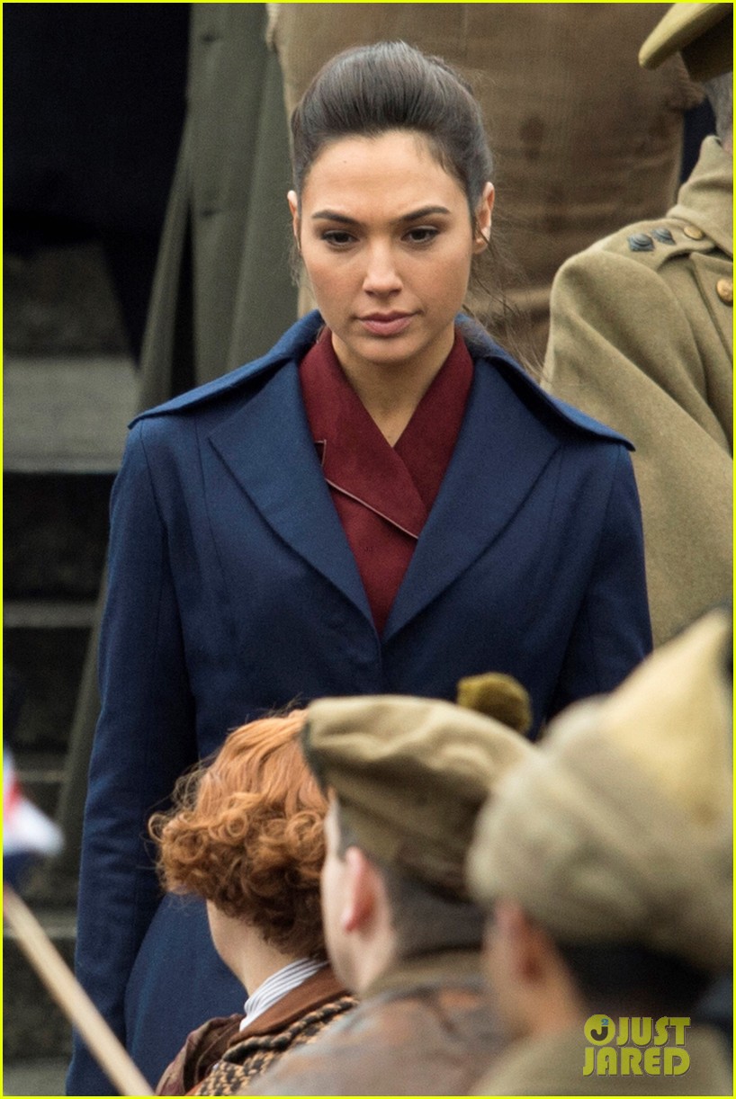 Photo: gal gadot filming wonder woman london trafalgar square 10