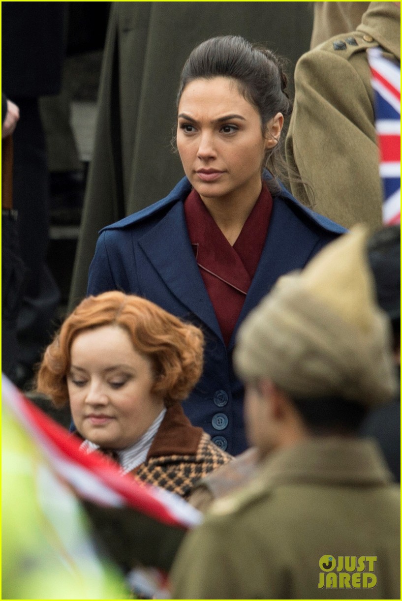 Photo: gal gadot filming wonder woman london trafalgar square 15