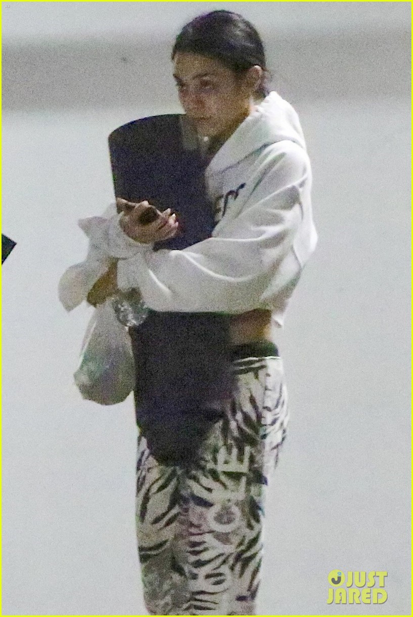 Vanessa Hudgens & Boyfriend Austin Butler Step Out After Amazing 'Grease Live' Performance