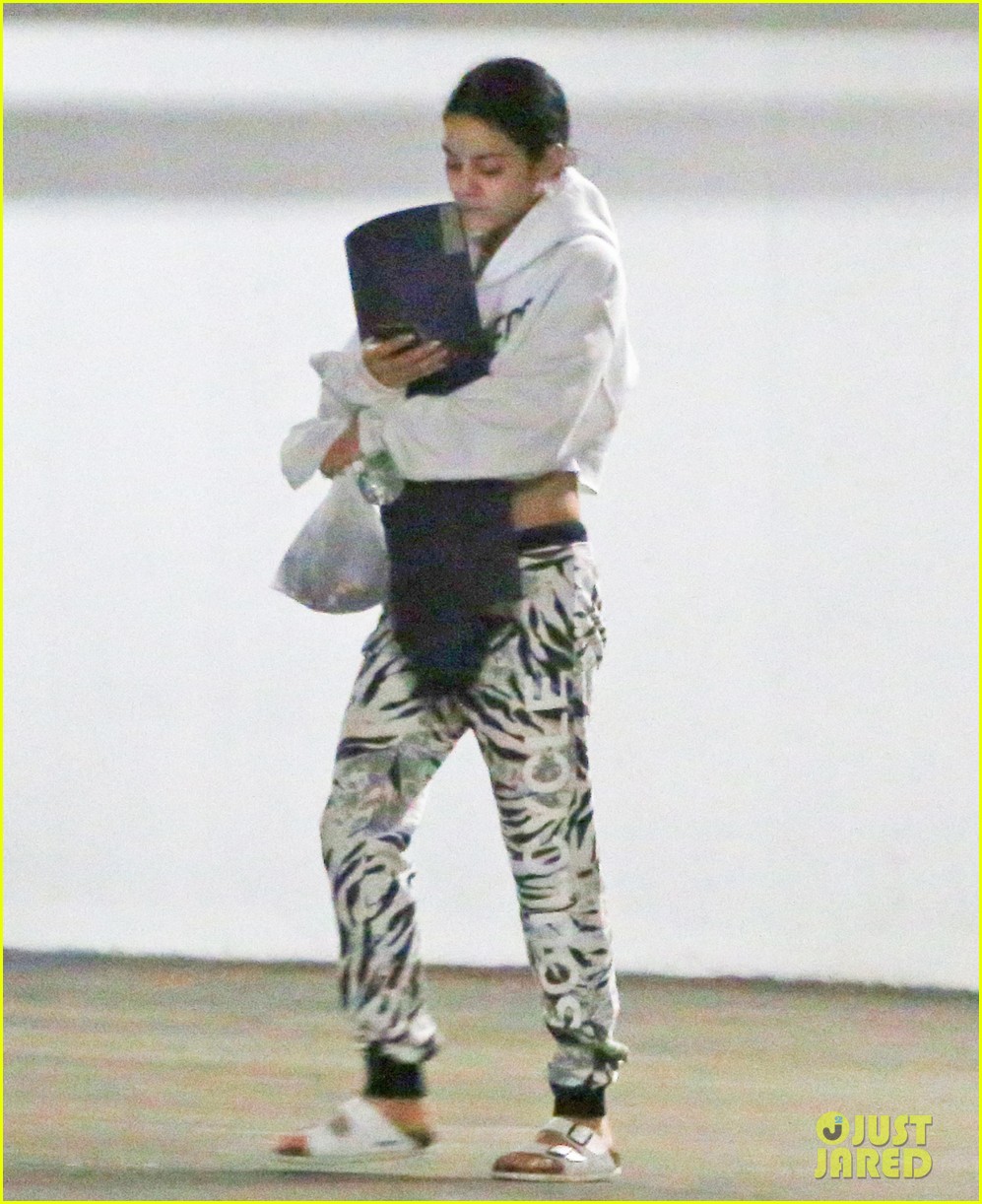 Vanessa Hudgens & Boyfriend Austin Butler Step Out After Amazing 'Grease Live' Performance