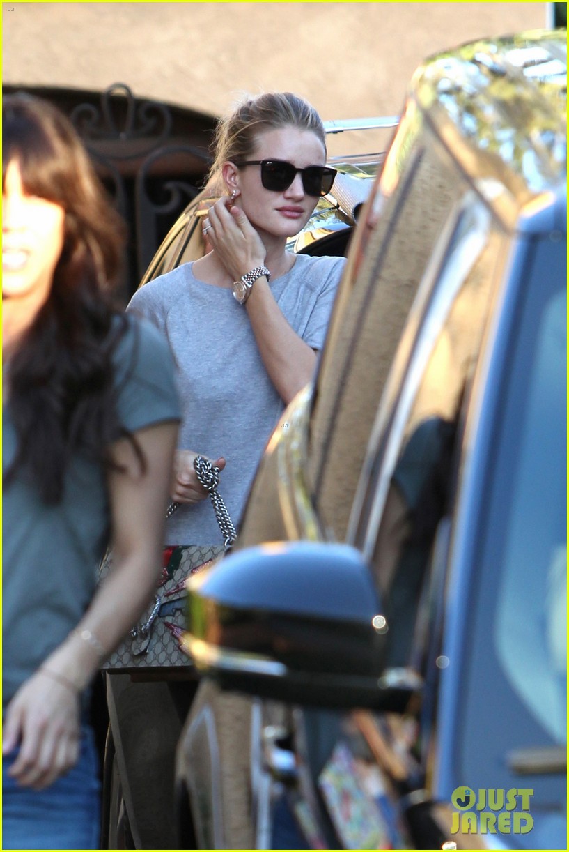 Rosie HuntingtonWhiteley Flashes Engagement Ring During Casual Outing Photo 3574566 Rosie