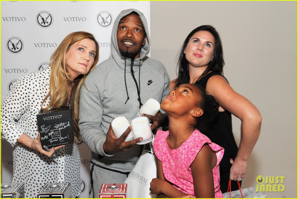 Jamie Foxx Brings Friend's Daughter To Oscar Style Lounge Photo