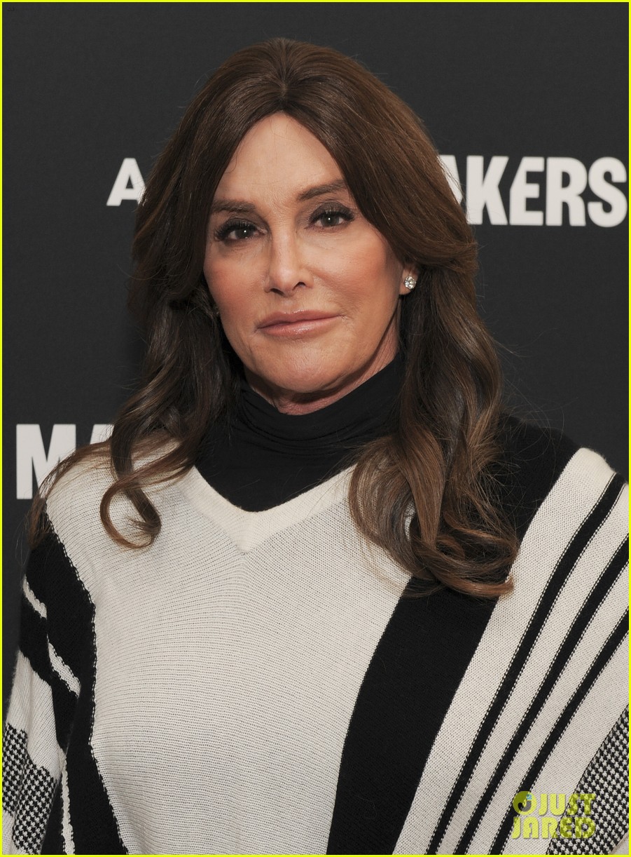 Photo: caitlyn jenner had her 36B breasts removed 02 | Photo 3567331