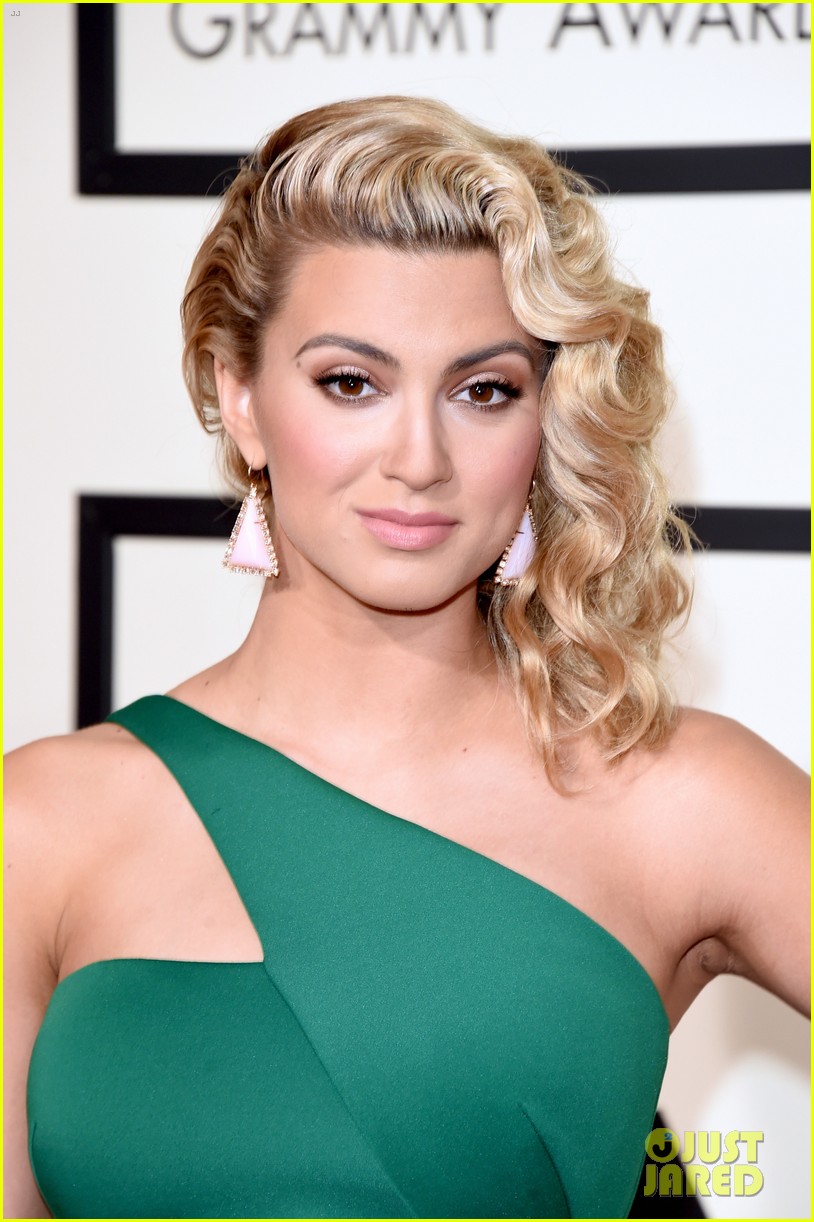 Tori Kelly Looks Like a Green Goddess at Grammys 2016! Photo 3579278