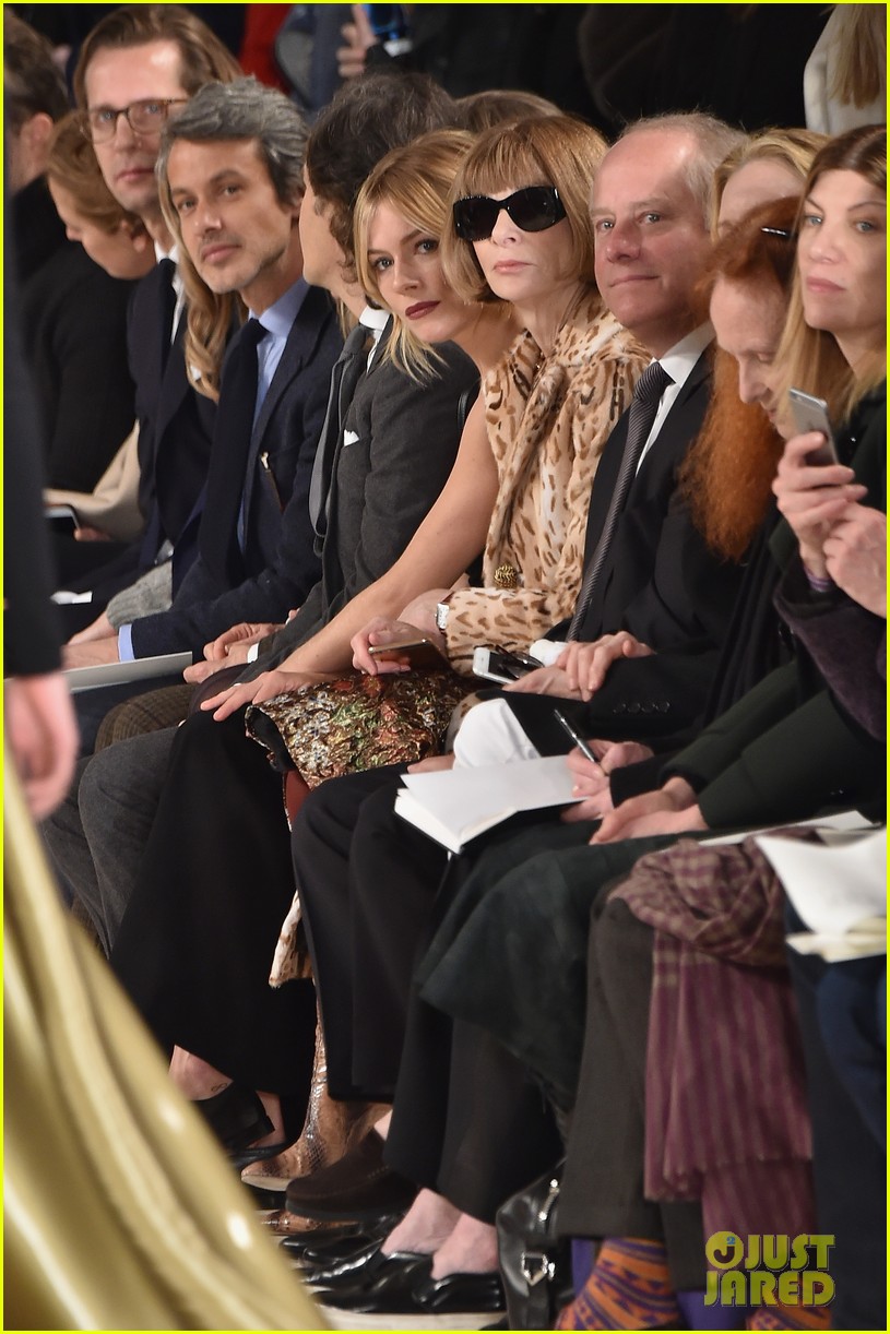 Sienna Miller & Anna Wintour Sit Front Row at Ralph Lauren's NYFW Show(02)