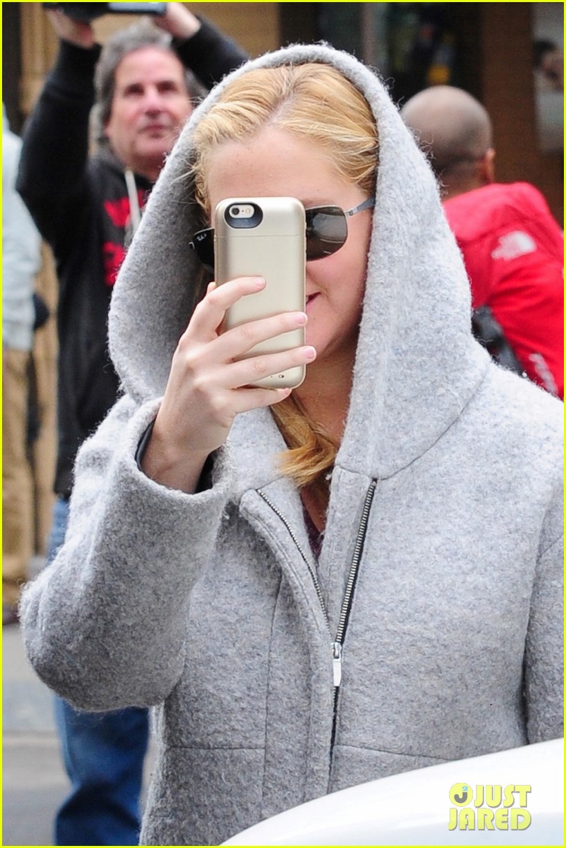 Amy Schumer Turns the Cameras on Photographers Watch Now! Photo