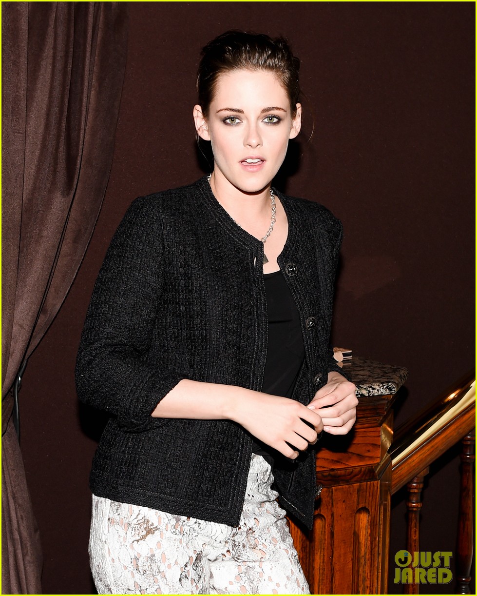 Kristen Stewart & Dakota Fanning Reunite at Pre-Oscar Dinner!: Photo