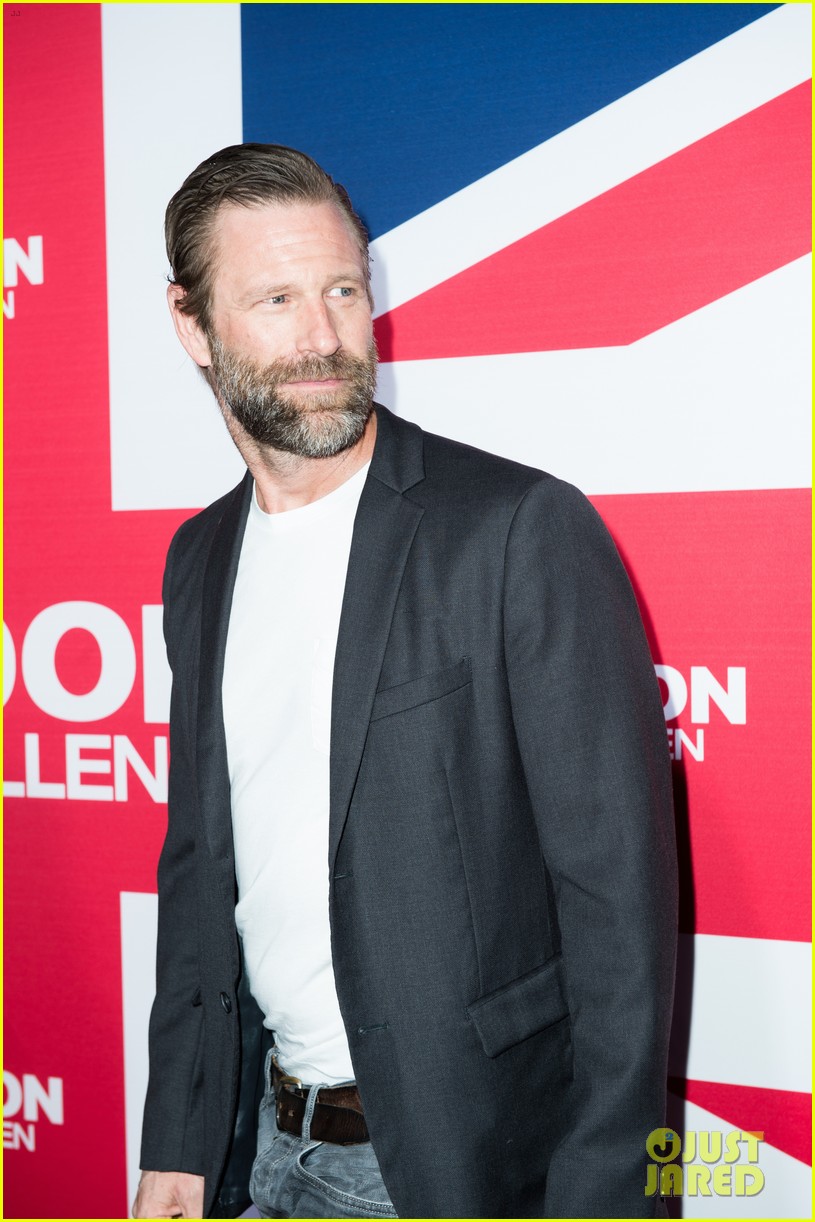 Photo gerard butler does an interview with google 28