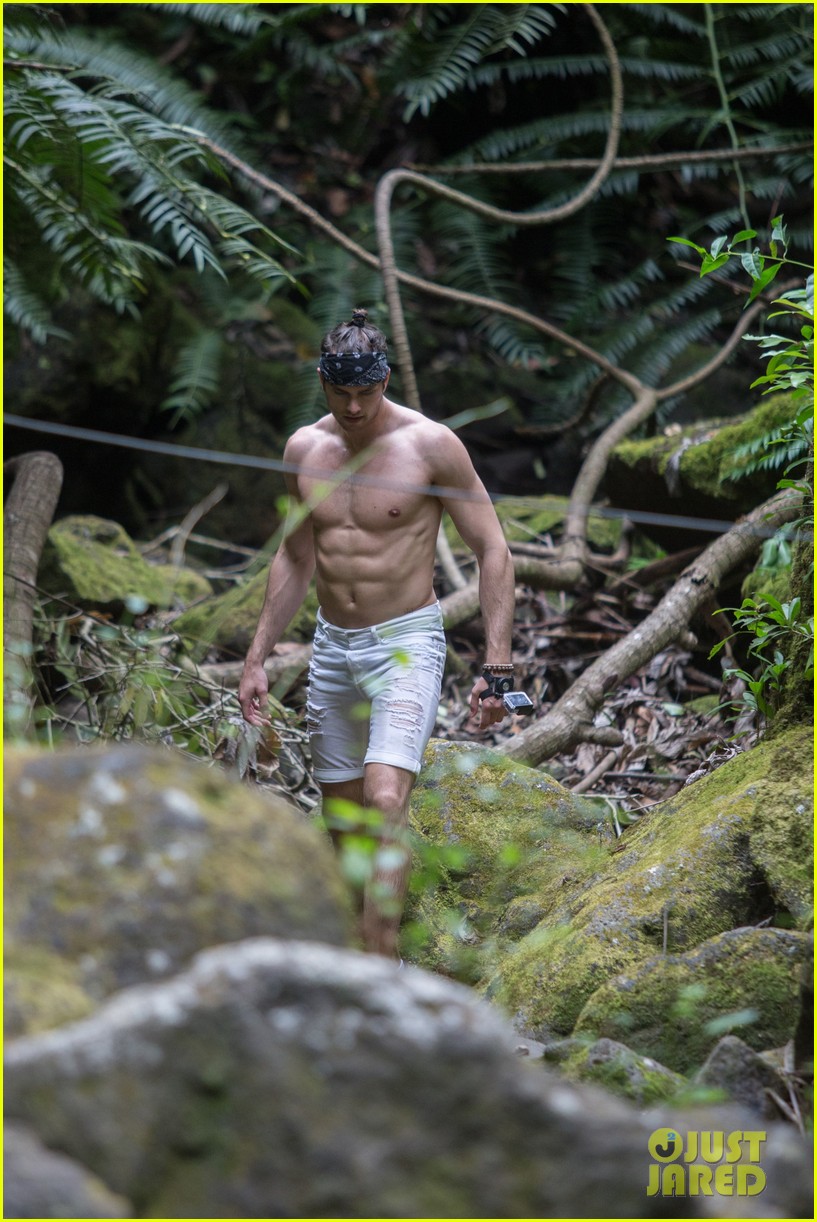 Photo pierson fode shirtless in hawaii 23 Photo 3616263 Just Jared