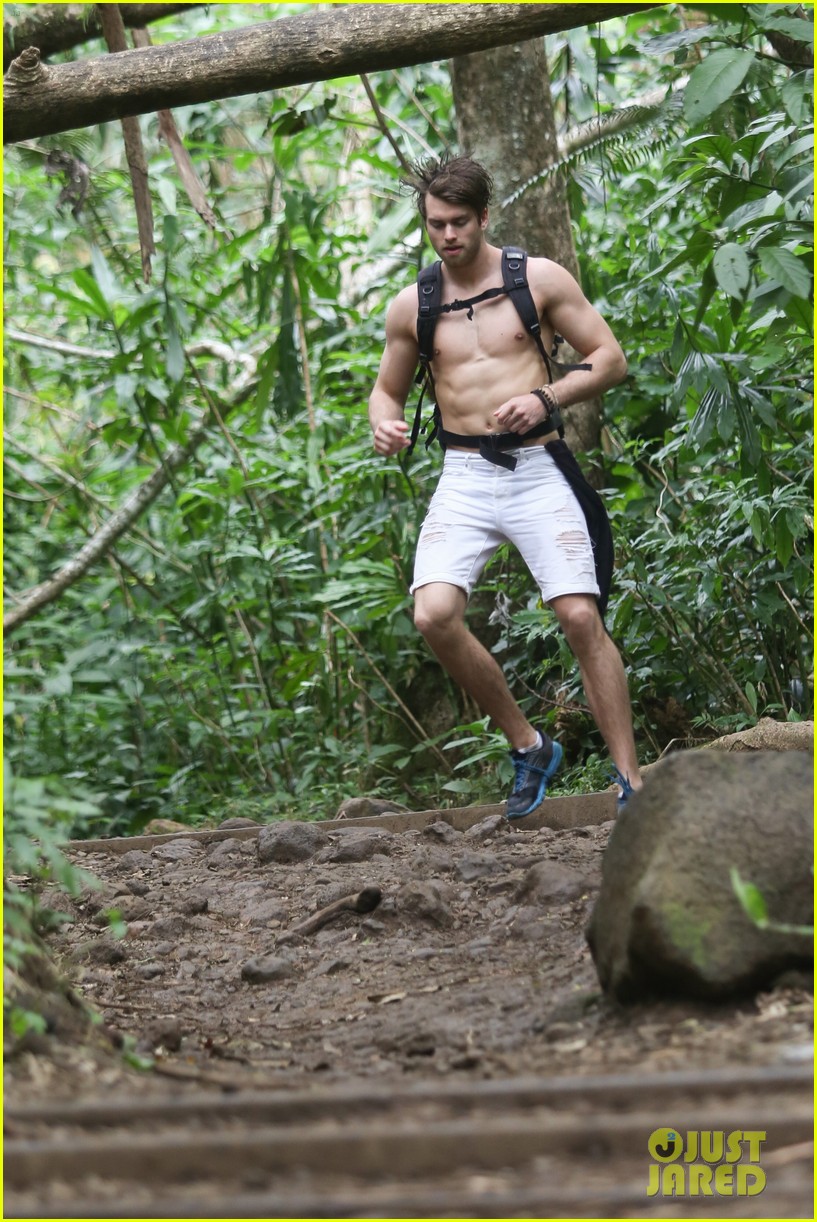 Photo pierson fode shirtless in hawaii 33 Photo 3616273 Just Jared