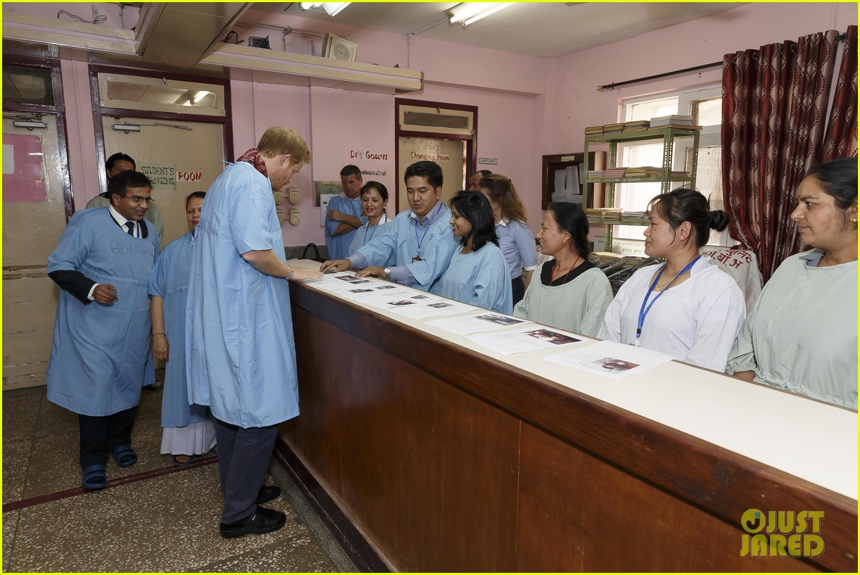 Prince Harry Visits a Childrens Hospital, Announces Hes Extending His