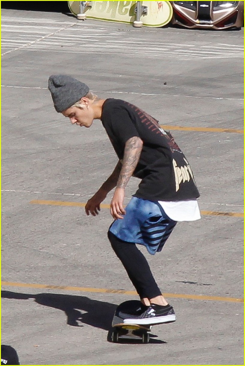 Justin Bieber Skateboards at Venue Before Arizona 'Purpose' Show Photo 3618419 Justin Bieber