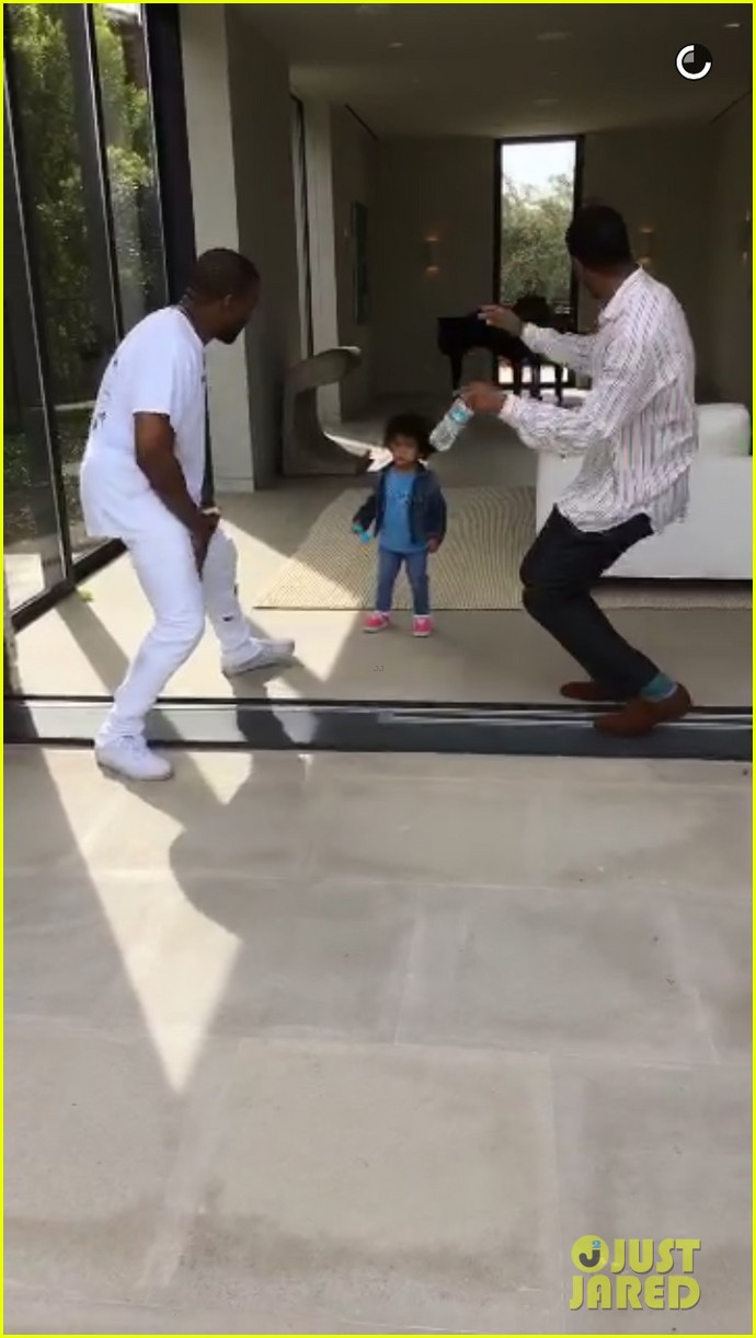 Kardashians Share Easter Snapchats From Their FunFilled Sunday! Photo