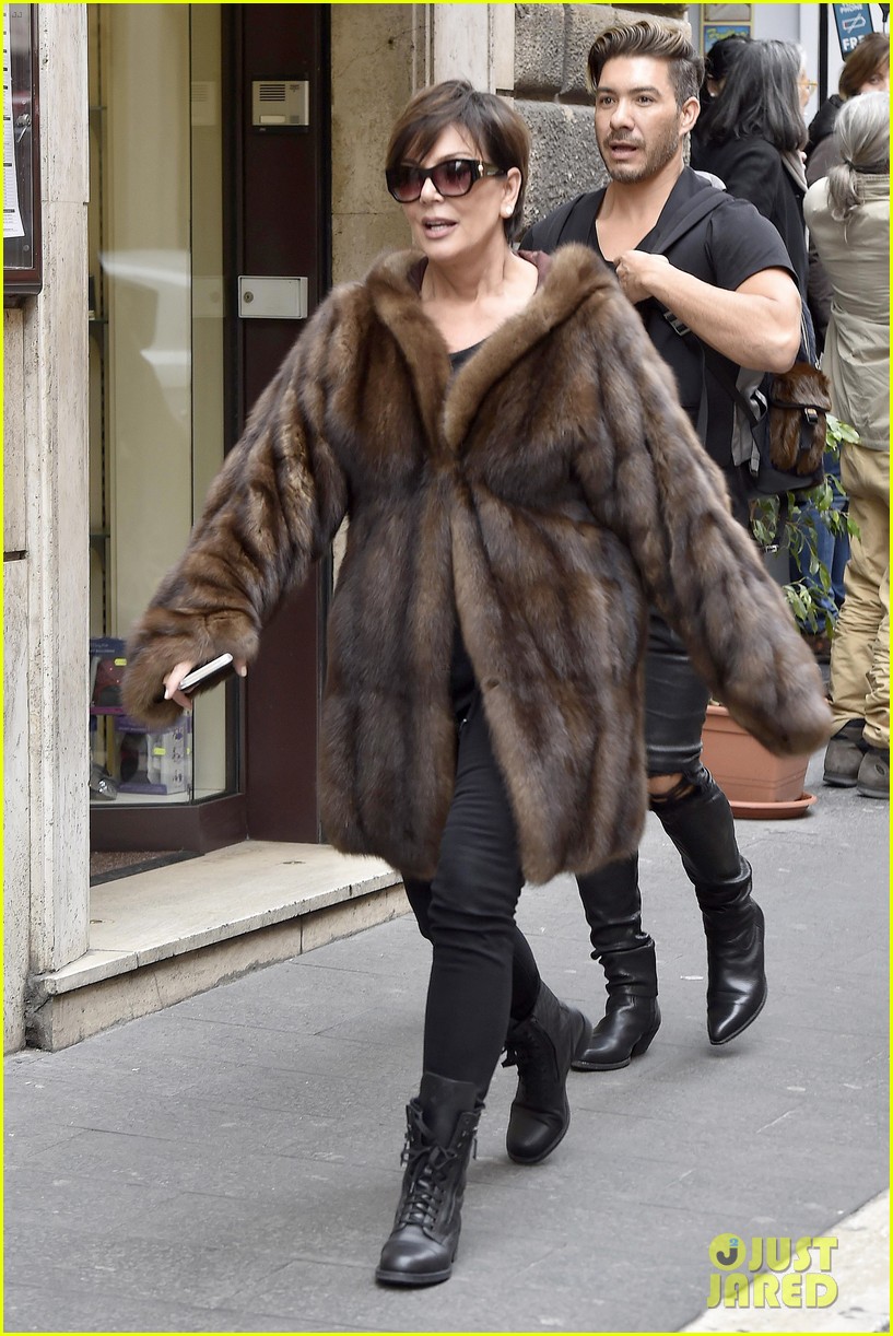 Kendall Jenner Takes Her Film Camera to Rome Photo 3602496 Kendall