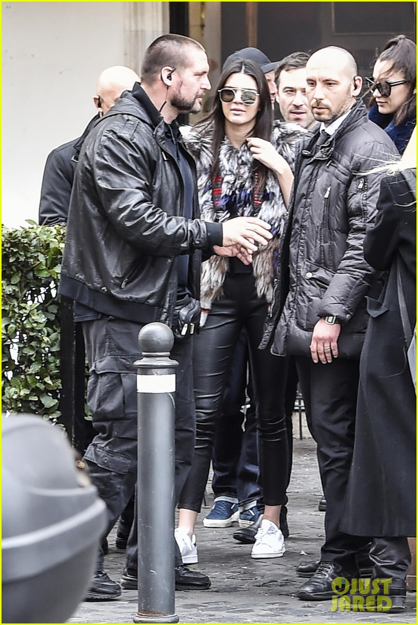 Kendall Jenner Takes Her Film Camera to Rome Photo 3602508 Kendall