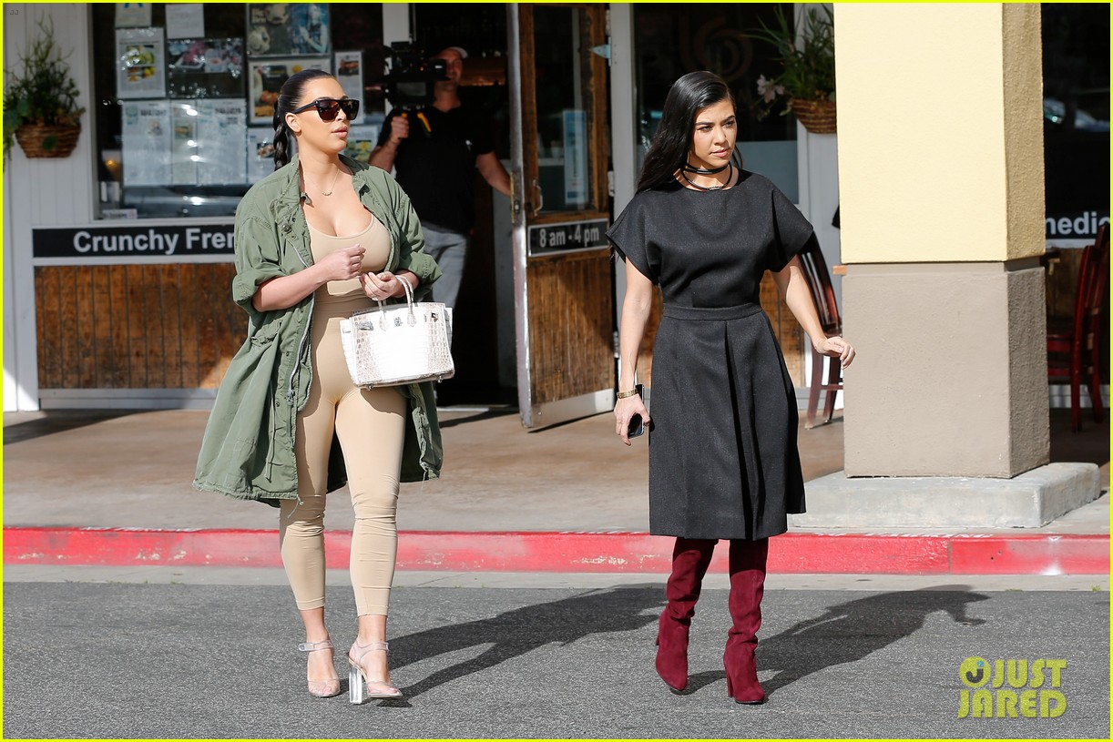 Photo kim kardashian kourtney blu jam cafe 45 Photo 3596081 Just Jared