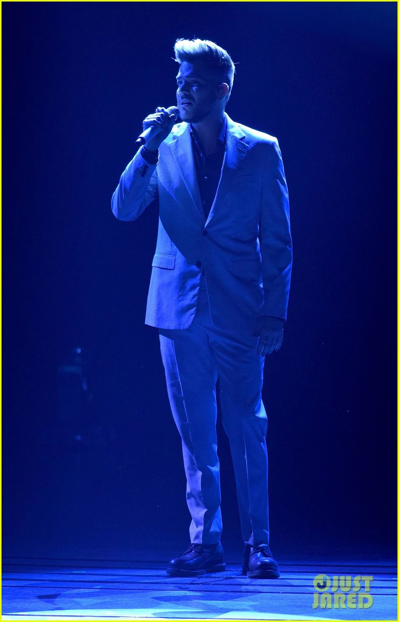 Adam Lambert Returns to 'American Idol,' Performs To The Show(02)