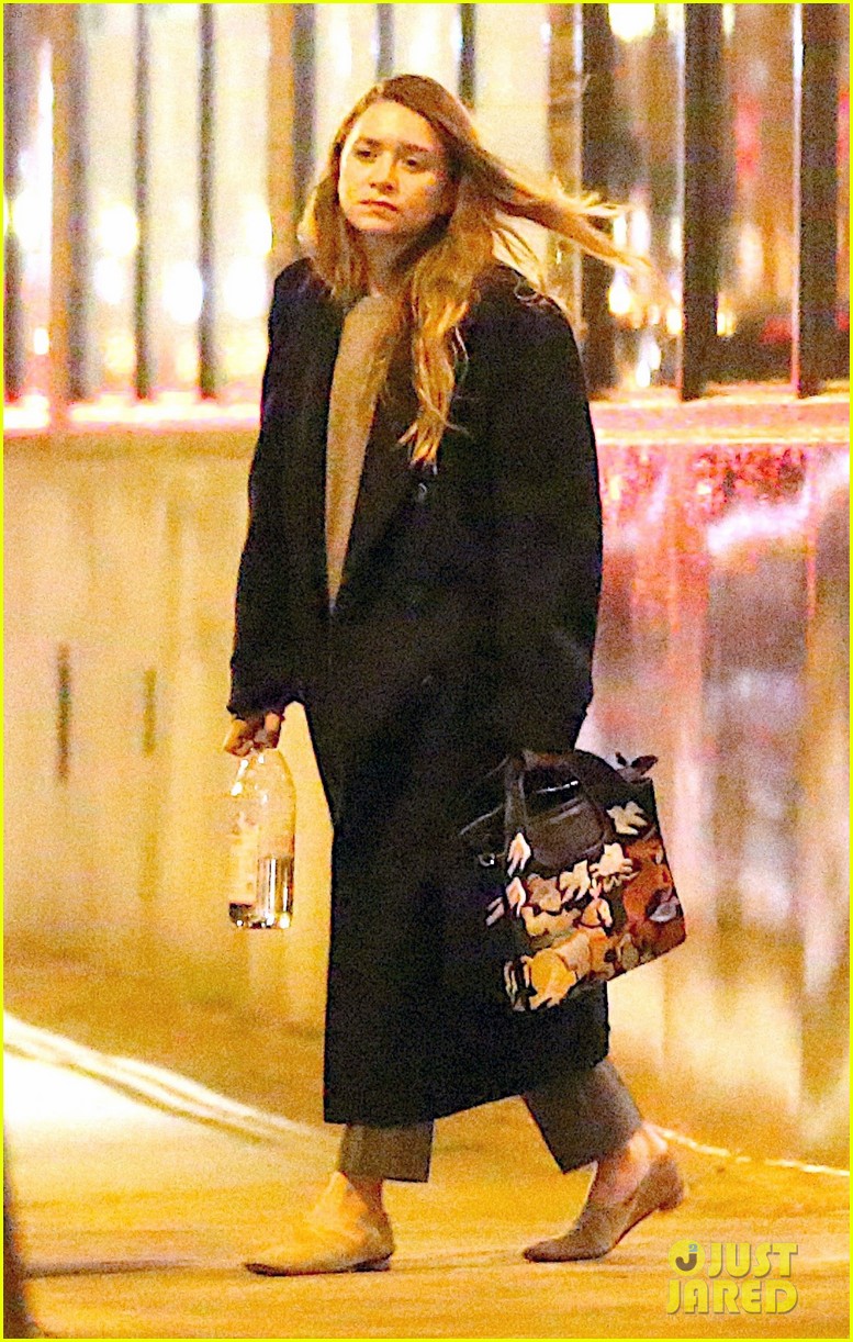 MaryKate & Ashley Olsen Leave Their NYC Office Together Photo 3612195