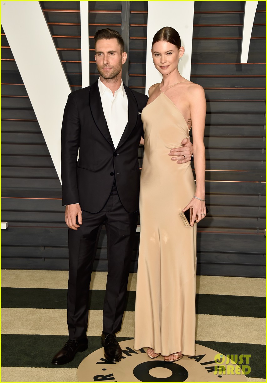 Behati Prinsloo Pregnant, Expecting First Child with Adam Levine Photo(00)