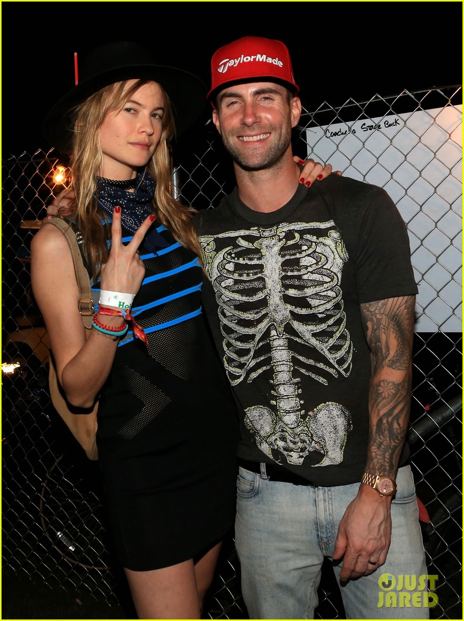 Behati Prinsloo Pregnant, Expecting First Child with Adam Levine Photo