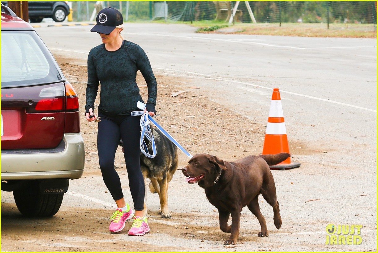 Photo: reese witherspoon hike dog brentwood 35 | Photo 3599200 | Just Jared