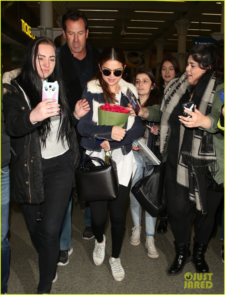 Selena Gomez Gets Kissed By a Fan in London!: Photo 3602600 | Selena