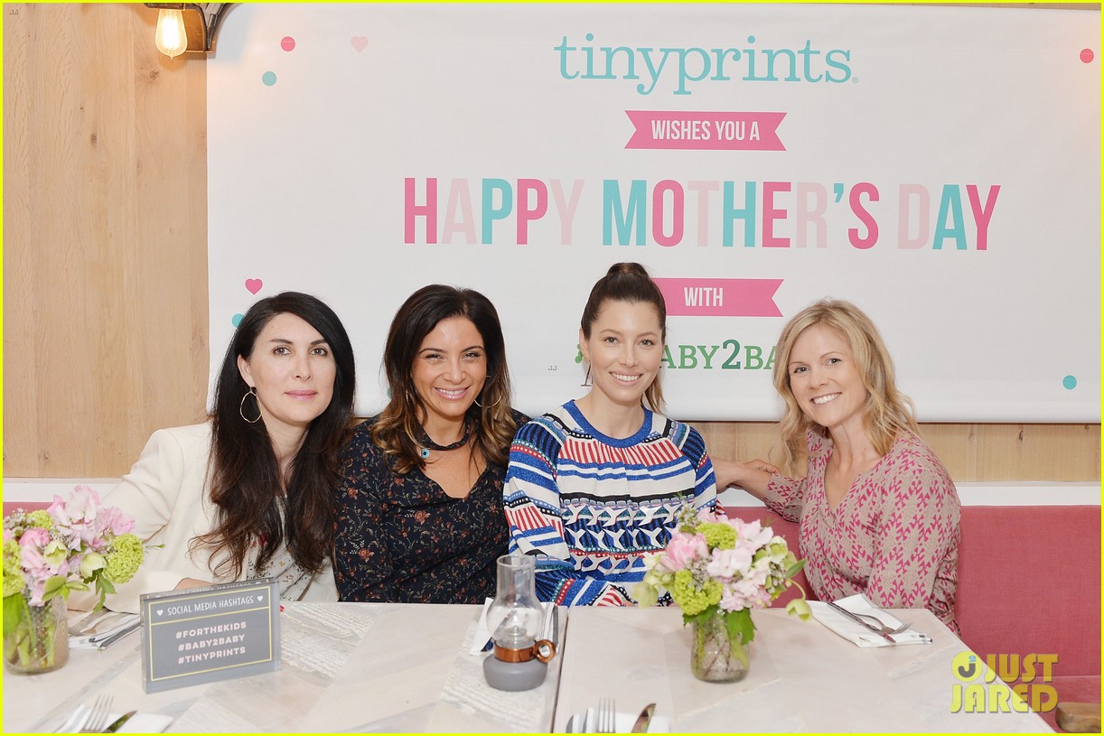 Jessica Biel Helps Host Mother’s Day Playdate at Au Fudge Photo