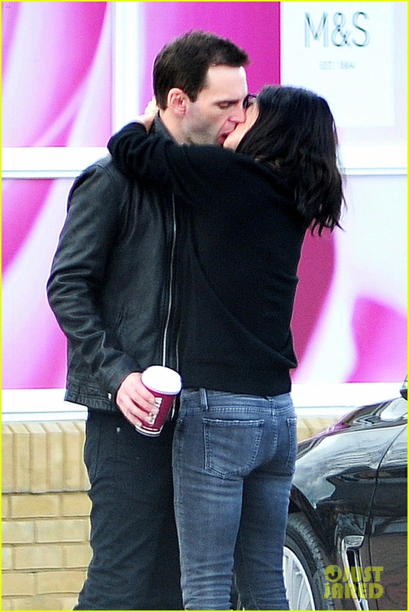 Courteney Cox Kisses Johnny McDaid Before Her Flight Home Photo