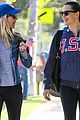 jennifer garner shows patriotic pride hoodie 03