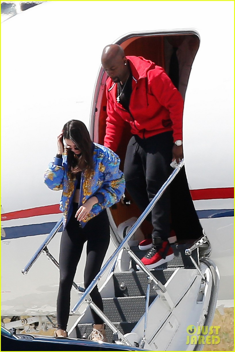 Kris Jenner Jets Kardashian Family Off to Surprise Location Photo