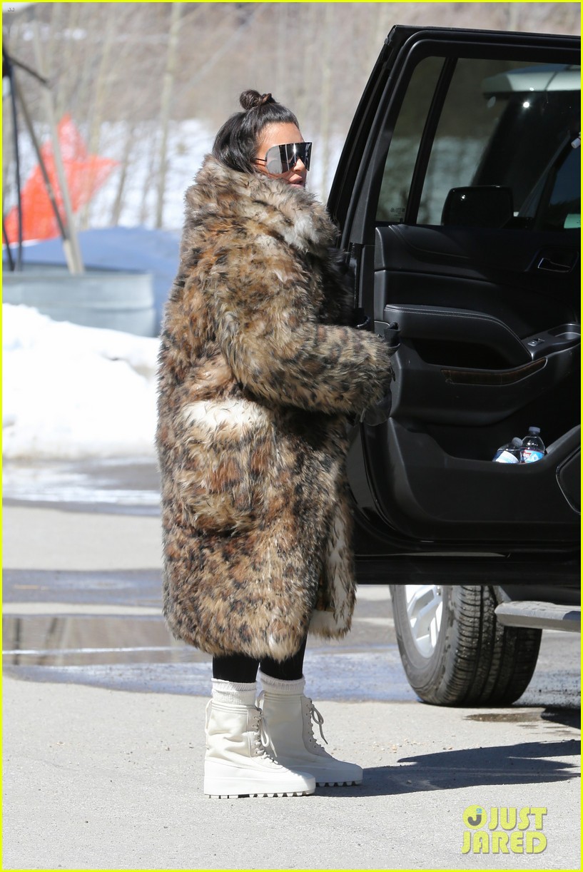 Photo: kim kardashian family skiing vail leaving 03 | Photo 3624456