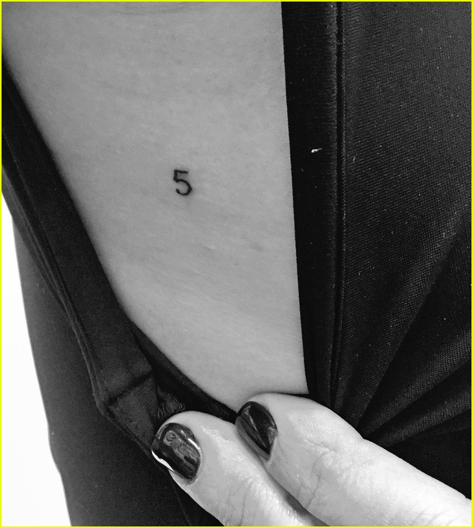 lea michele gets tattoo in honor of cory monteith 013628800