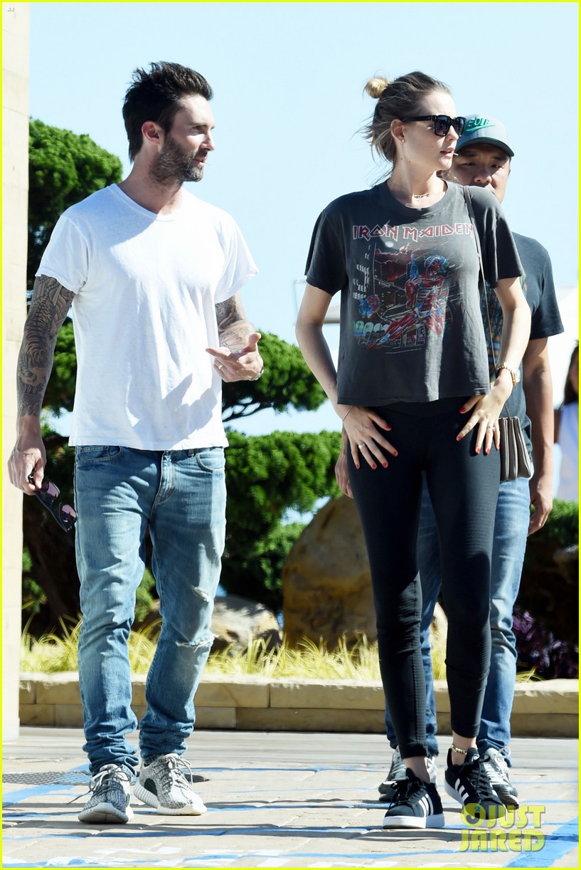 Adam Levine & Behati Prinsloo Involved in Minor Fender Bender Photo