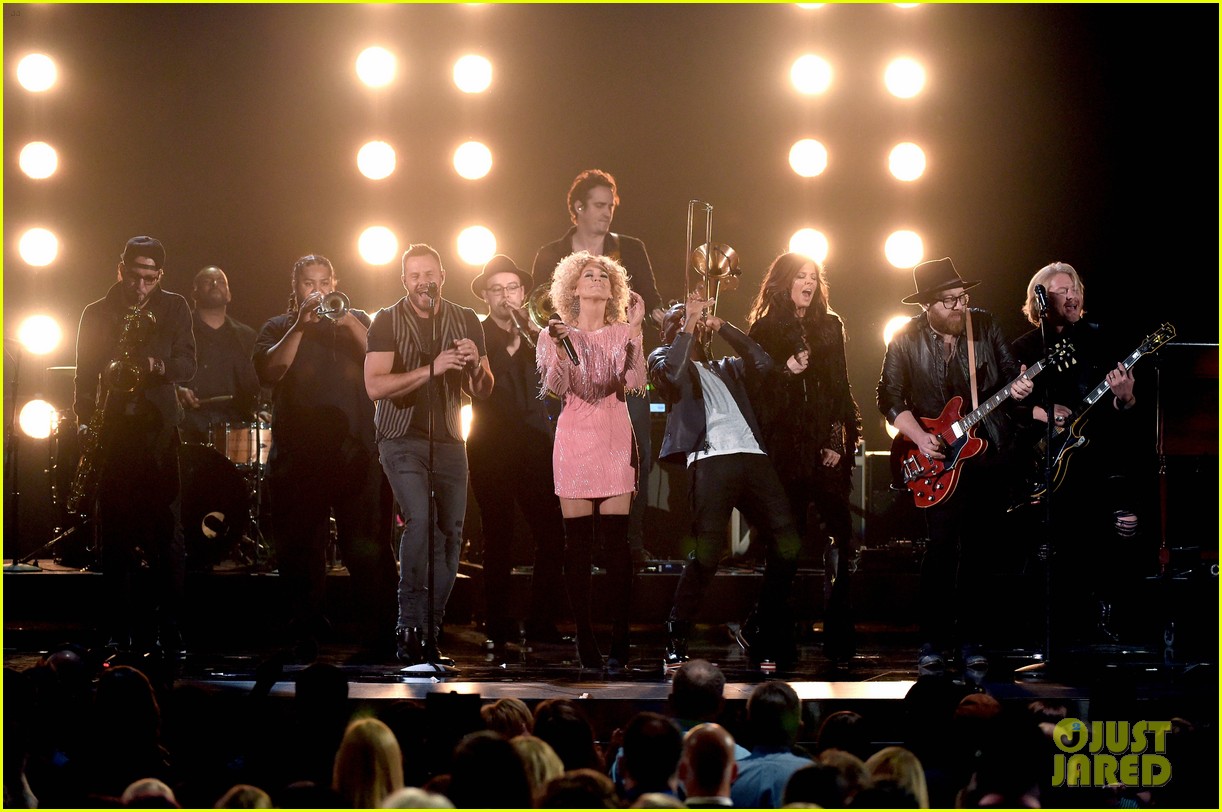 Little Big Town's ACM Awards 2016 Performance Video Watch Now! Photo