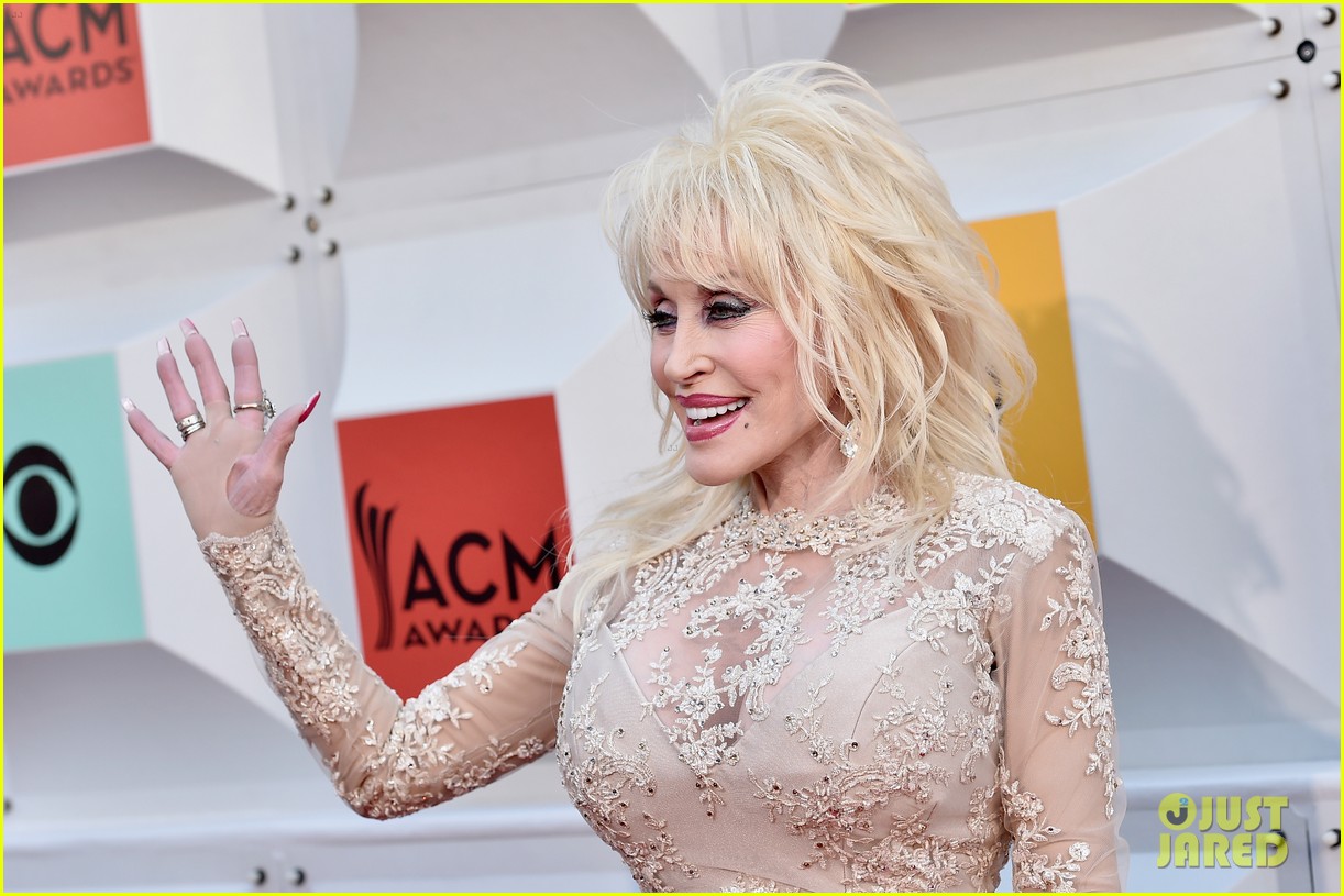 Dolly Parton Hits the ACM Awards 2016 Red Carpet Before Katy Perry Duet!:  Photo 3621315 | 2016 ACM Awards, ACM Awards, Dolly Parton Pictures | Just  Jared