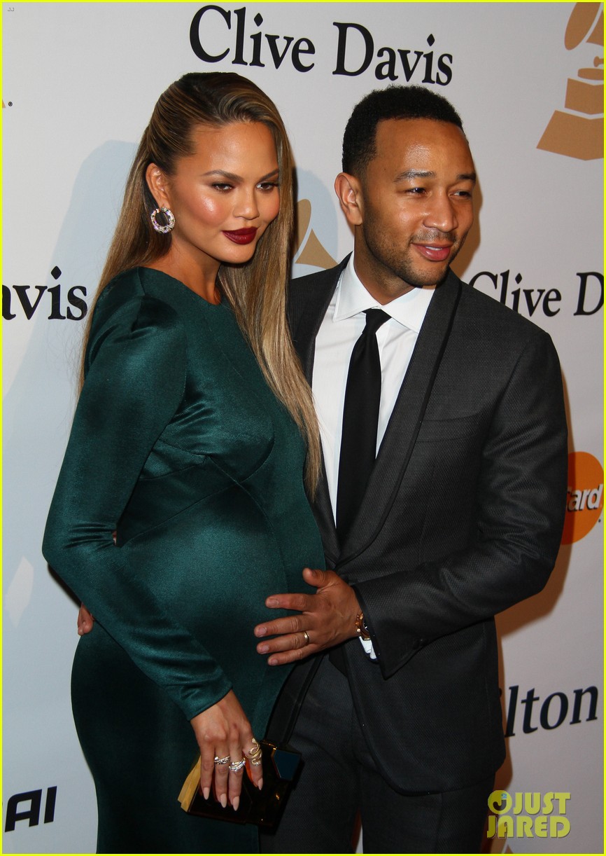 Chrissy Teigen & John Legend Baby Girl Luna Simone Photo