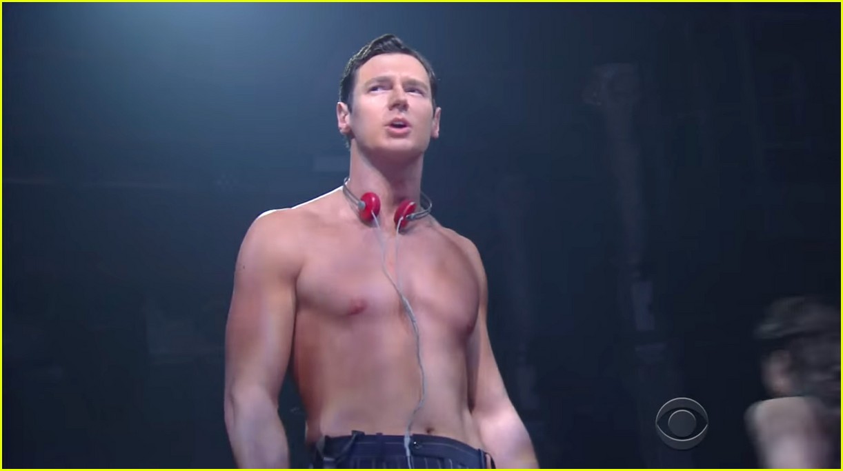 Shirtless for 'American Psycho' Performance on 'Colbert&apos...