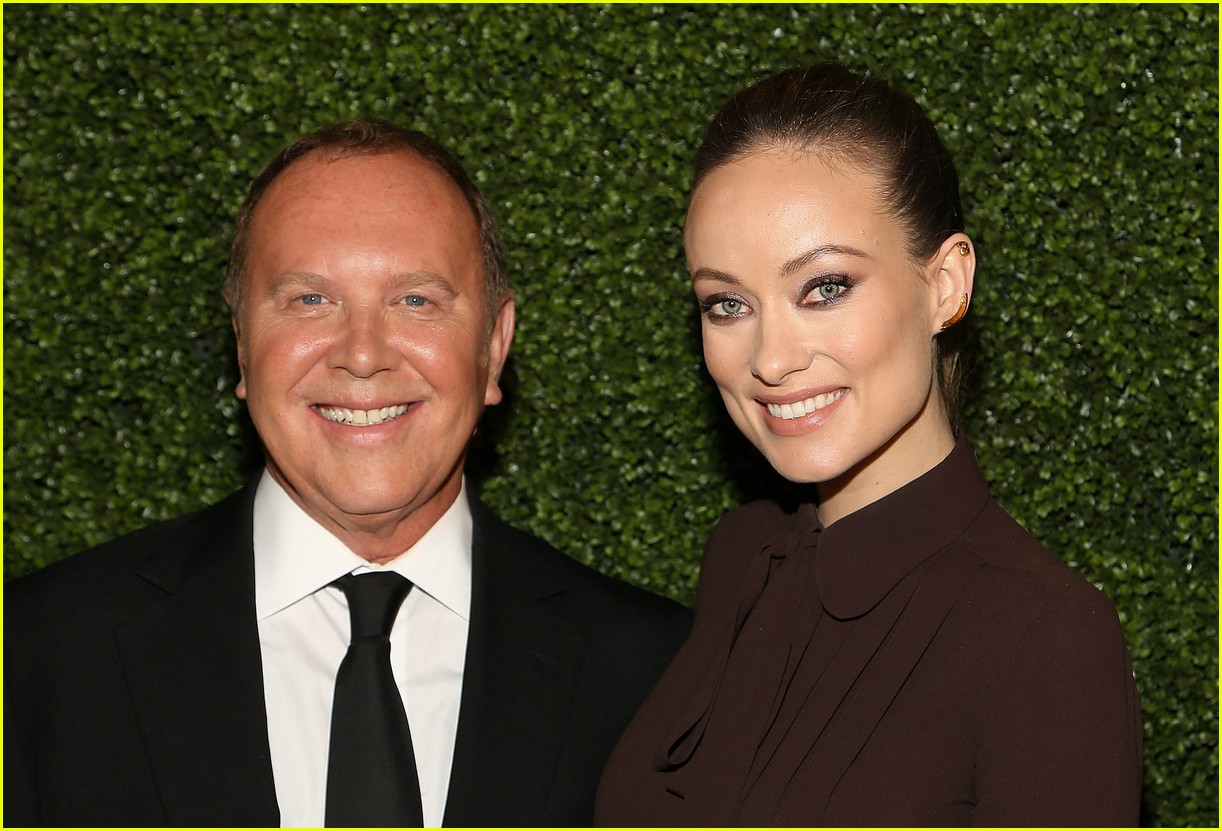Olivia Wilde Honors Designer Michael Kors With Leadership Award: Photo