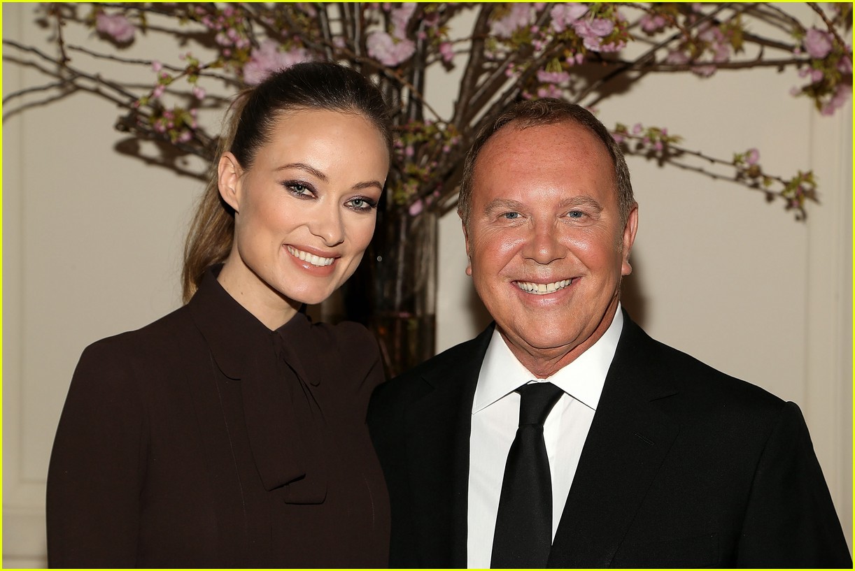 Olivia Wilde Honors Designer Michael Kors With Leadership Award: Photo