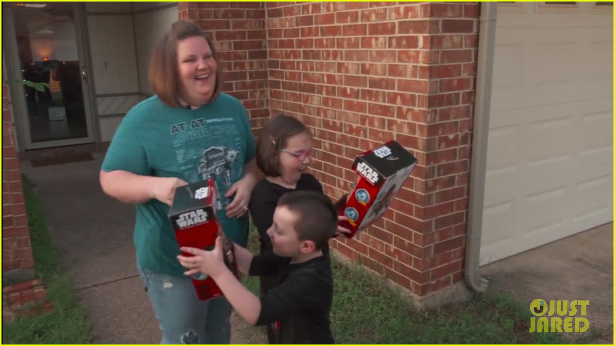 Chewbacca Lady & Her Kids Get More Masks from Kohl's Photo 3662260 Random Pictures Just Jared