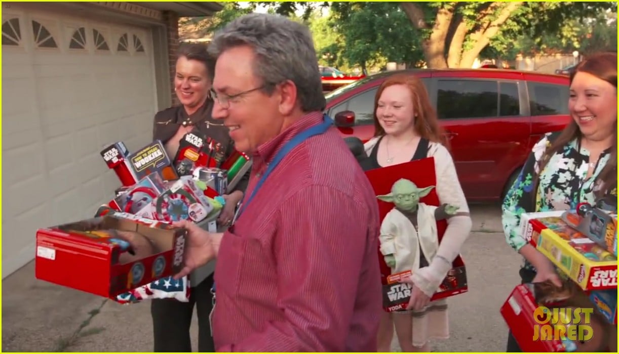 Chewbacca Lady & Her Kids Get More Masks from Kohl's Photo 3662261 Random Photos Just Jared