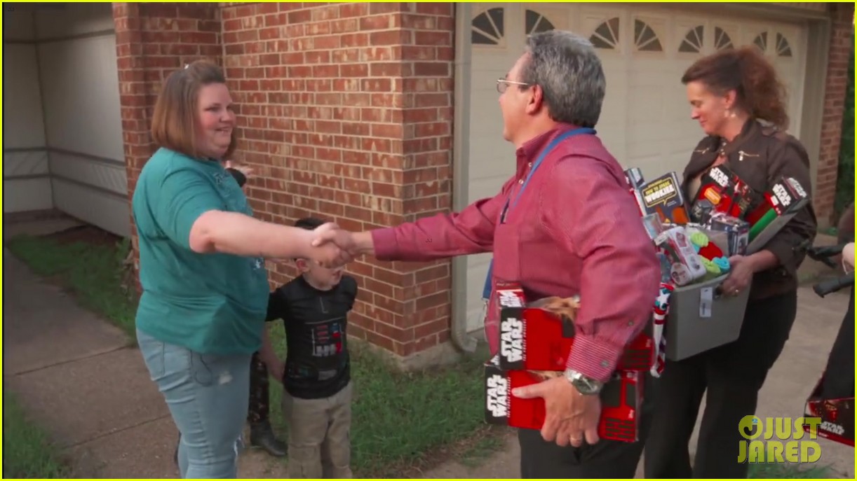 Chewbacca Lady & Her Kids Get More Masks from Kohl's Photo 3662264 Random Photos Just Jared
